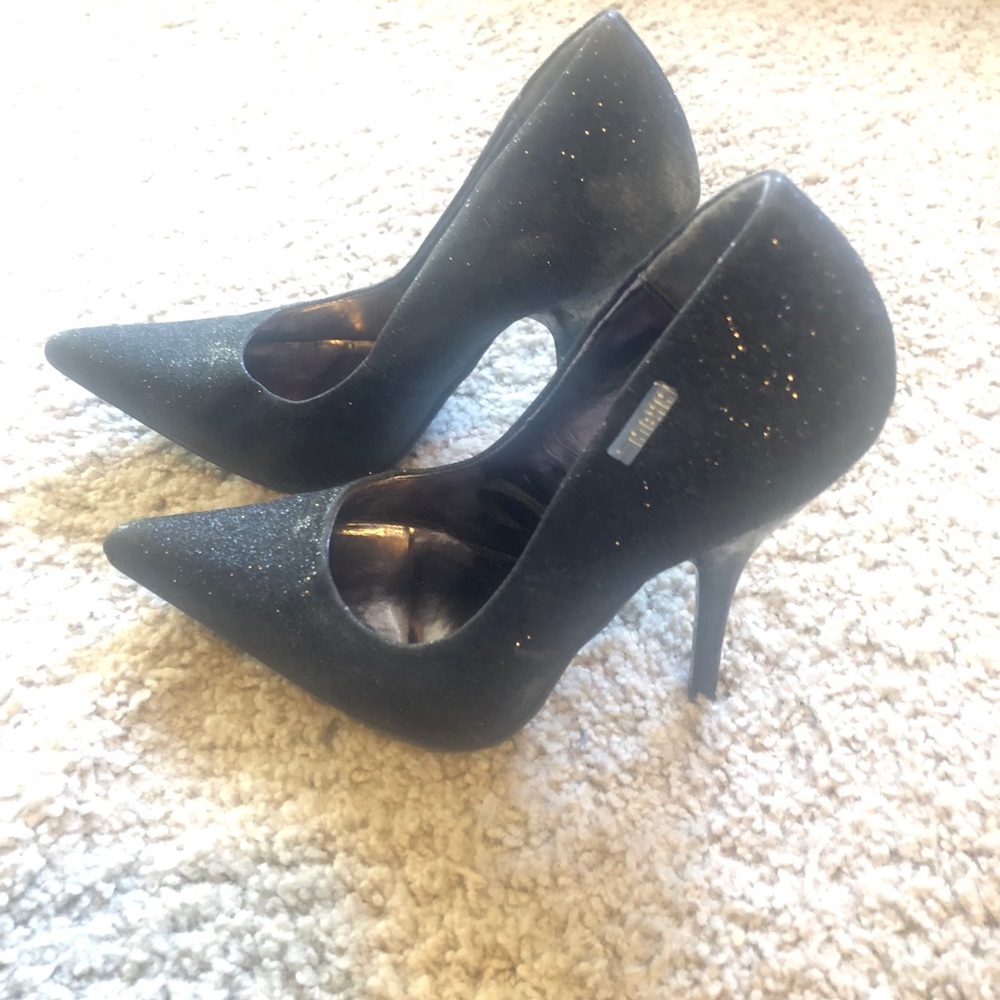 Black Pumps 6in heel